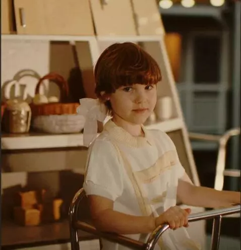 AI Video from prompt: {   "format": {     "aspect_ratio": "9:16",     