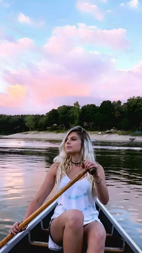 AI Video from prompt: A girl in a short skirtdresses swimming in a boa