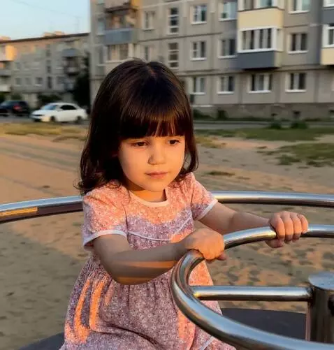 AI Video from prompt: The background behind me is spinning fast. Make 