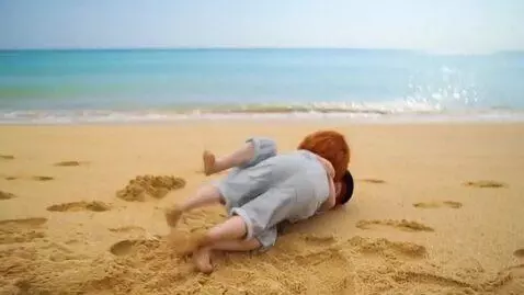 AI Video from prompt: two ginger haired boys,angry fight,clinch and ro