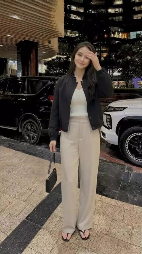 AI Video from prompt: "action": [ { "sequence": 1, "description": "The