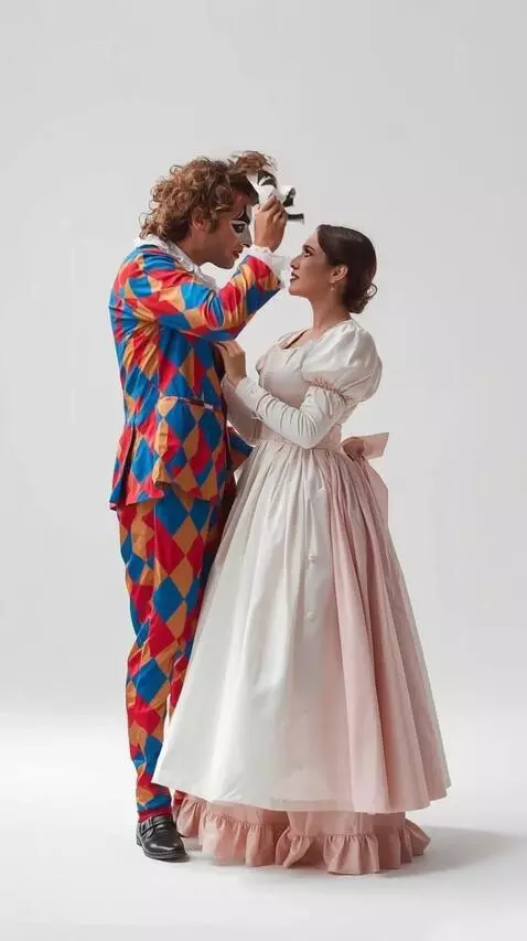 AI Video from prompt: The man takes off his mask and argues with the w