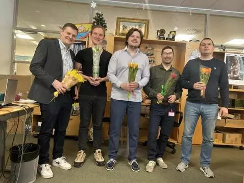 AI Video from prompt: guys on the photo throw flowers into the camera