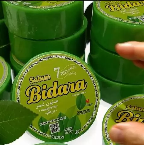 AI Video from prompt: A cinematic product video of green Bidara soap b