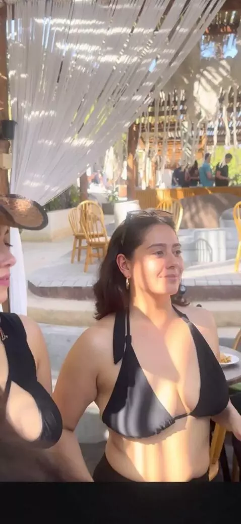 AI Video from prompt: Make me dance having a nice time