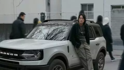 AI Video from prompt: Bring the video to life. The person leaning on t