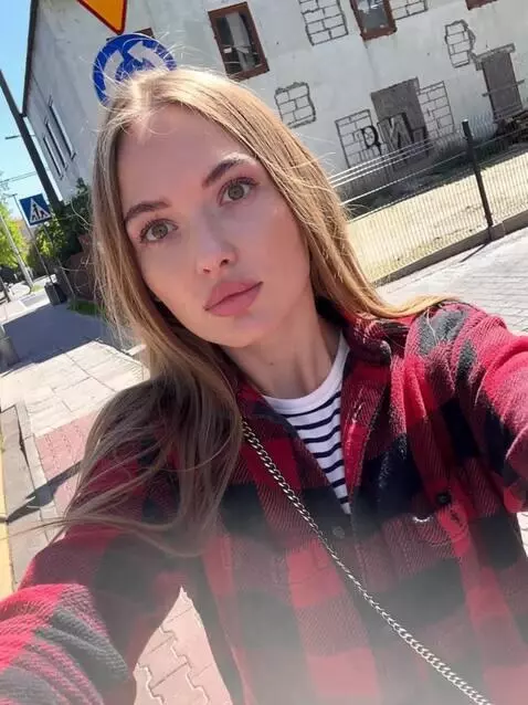 AI Video from prompt: The frame shows a closed door. A girl enters the