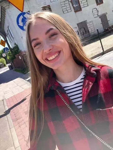 AI Video from prompt: Change the background. An ancient Gothic castle 