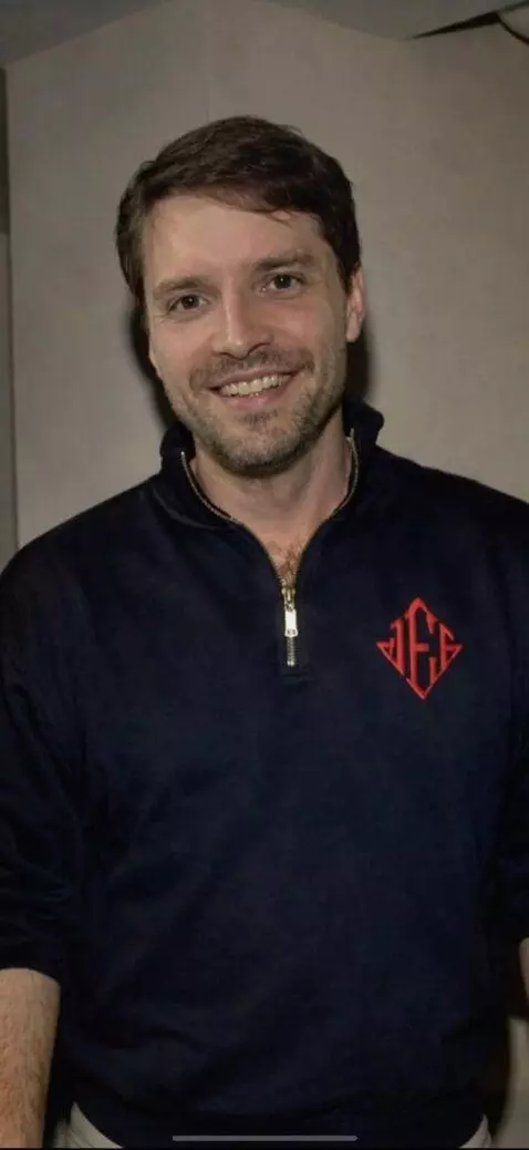 AI Video from prompt: A realistic time-lapse drawing process of a port