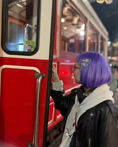 AI Video from prompt: the girl is looking straight at the camera. her 