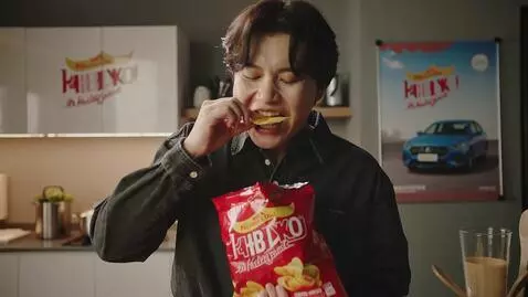 AI Video from prompt: A person who speaks Iraqi Arabic and eats Abu Ja