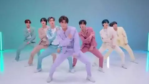 AI Video from prompt: 7 Korean handsome idols dance