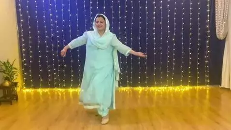 AI Video from prompt: Dancing the girl