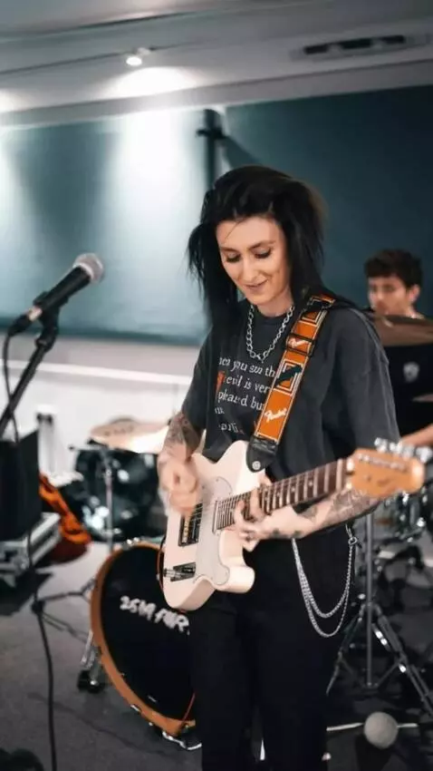 AI Video from prompt: A realistic video. A girl with an exact resembla