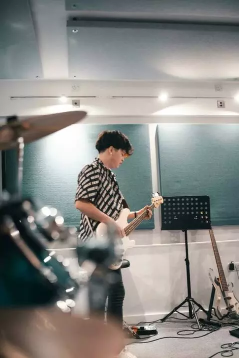 AI Video from prompt: Realistic video. High quality. A man with an exa