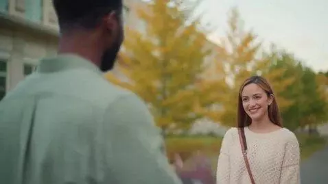 AI Video from prompt: man waving at girl