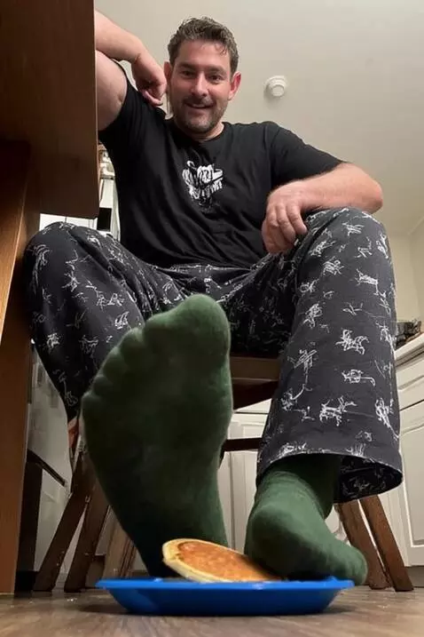 AI Video from prompt: Dad wearing black tshirt and pyjamas trousers si