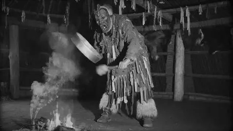 AI Video from prompt: Old archived black and white Footage of the 30s.