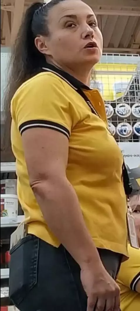 AI Video from prompt: the girl is dansing