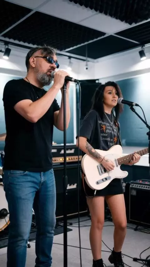 AI Video from prompt: Realistic video. A man in dark glasses, an exact