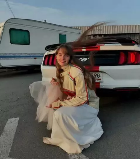 AI Video from prompt: looking at the camera. facial expression unchang