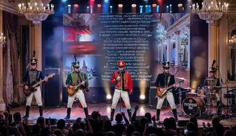 AI Video from prompt: **Optimized visual script (style: digital noir w