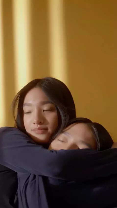 AI Video from prompt: vertical 9:16 cinematic short video, 12 seconds,