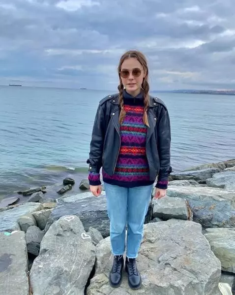 AI Video from prompt: the girl is standing straight and looking direct