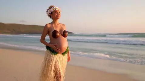 AI Video from prompt: Make a video of a pregnant woman wearing a hula 