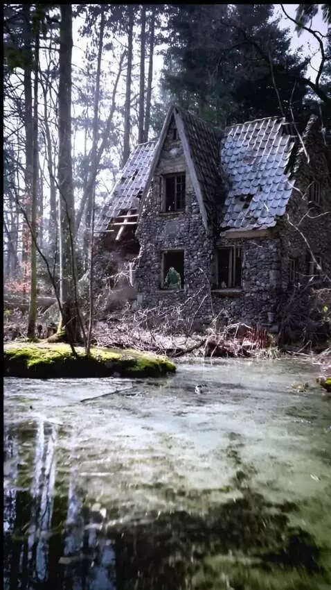 AI Video from prompt: The camera moves forward in a first person throu