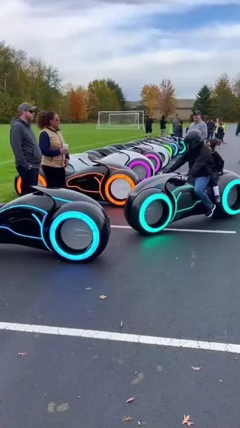 AI Video from prompt: Use the uploaded reference image as the design f