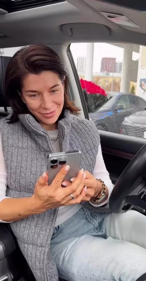 AI Video from prompt: A tall, muscular girl approaches the car window 