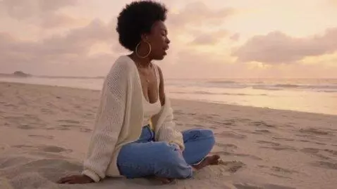 AI Video from prompt: I black lady with afro hair singing "Miss you " 