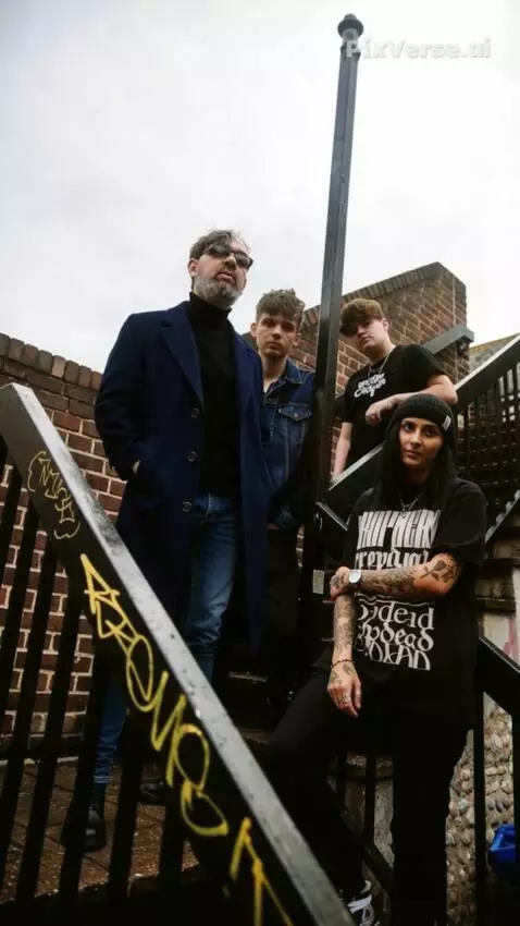 AI Video from prompt: A woman and men, their faces exactly like those 