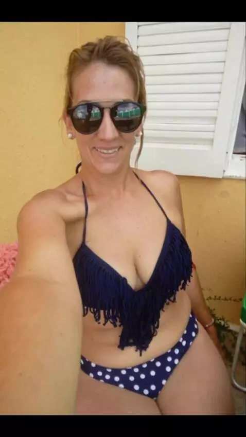 AI Video from prompt: The woman shows off her bikini