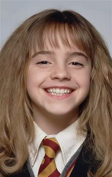 AI Video from prompt: The girl says:"I'm the best sorceress in the wor