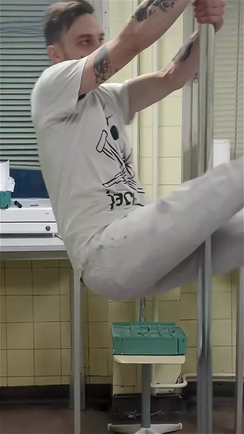 AI Video from prompt: the pole dancing