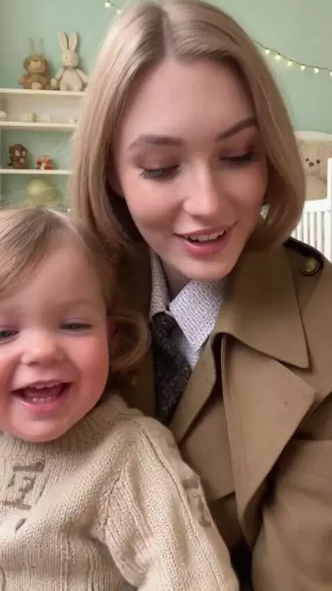 AI Video from prompt: Close-up. The camera remains still. The focus is