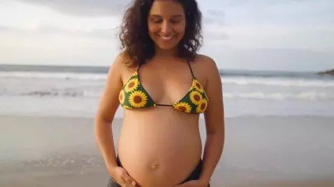 AI Video from prompt: Make a video of a pregnant woman wearing black d