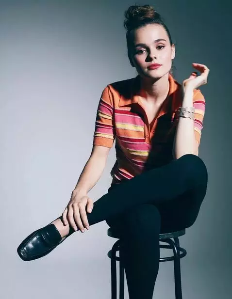 AI Video from prompt: the girl spread her arms to the  sides as if she