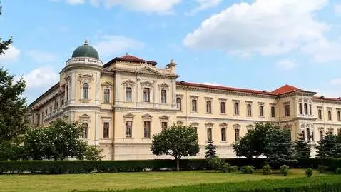 AI Video from prompt: The Palace of the Ottoman Empire