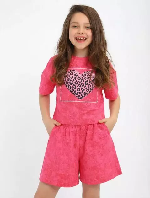 AI Video from prompt: make the photo come to life, and the children wi