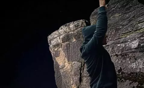 AI Video from prompt: The climber pulled himself up by holding onto th