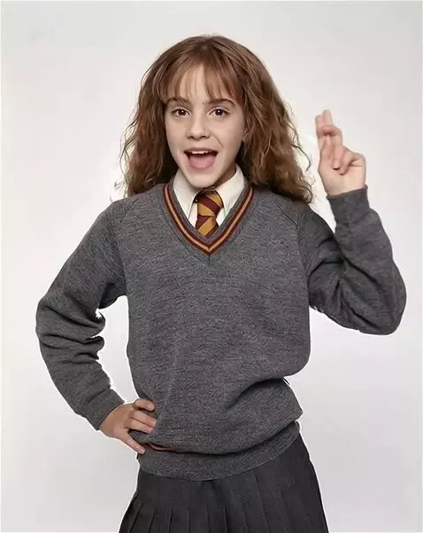 AI Video from prompt: the girl says:"I'm the best witch in the world!"