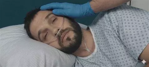 AI Video from prompt: I want the doctors hand to rub the patients head