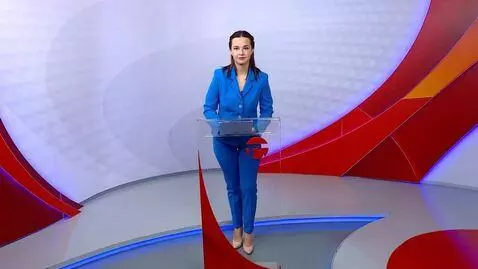 AI Video from prompt: the girl turns into a vampire and shows her teet