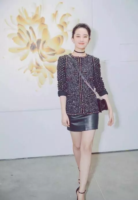 AI Video from prompt: The beautiful woman is walking as a model, her e