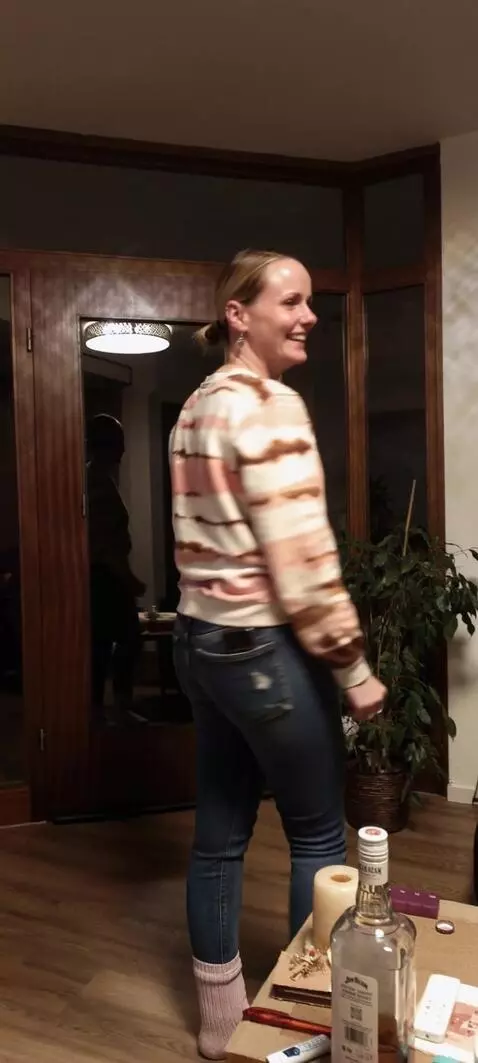 AI Video from prompt: She turns around and confidently shows off her a