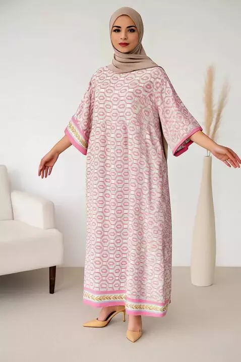AI Video from prompt: Seorang wanita berhijab tampil anggun dan percay