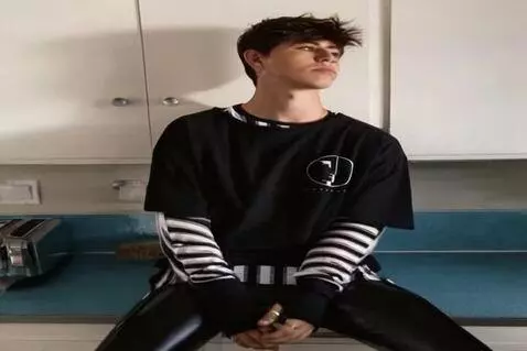 AI Video from prompt: Kamera sehen sagen Ronny ich liebe dich